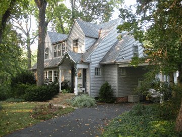 Image of a moderate Cape Cod style home in Muncie Indiana.